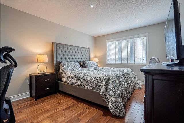 3217 Neyagawa Blvd, House attached with 3 bedrooms, 3 bathrooms and 2 parking in Oakville ON | Image 5