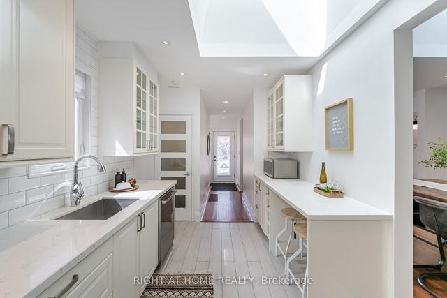 73 Fourth St, House detached with 2 bedrooms, 2 bathrooms and 1 parking in Toronto ON | Image 6