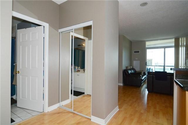 lph6 - 7 Lorraine Dr, Condo with 3 bedrooms, 2 bathrooms and 1 parking in Toronto ON | Image 3