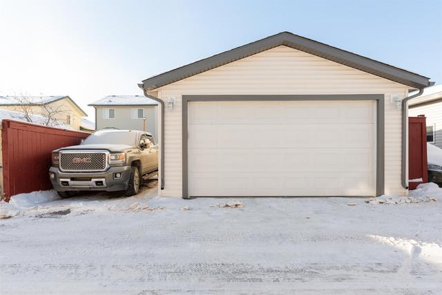 132 Archibald Close, House detached with 4 bedrooms, 3 bathrooms and 3 parking in Wood Buffalo AB | Image 2