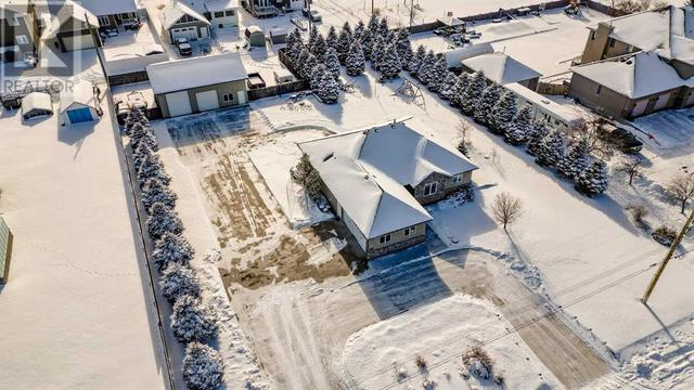 360 E 1 Avenue S, House detached with 5 bedrooms, 3 bathrooms and 8 parking in Magrath AB | Image 35