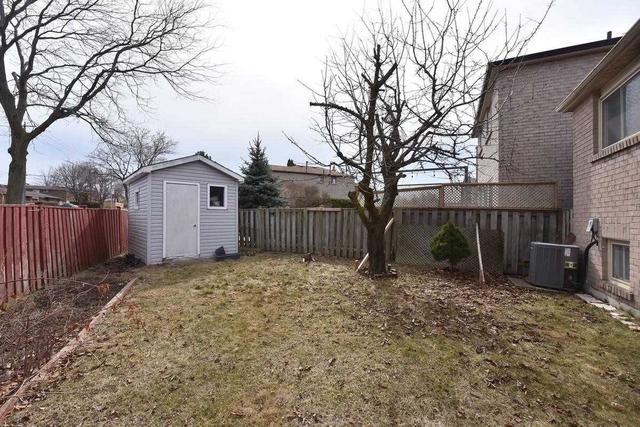 102 Comrie Terr, House detached with 2 bedrooms, 2 bathrooms and 2 parking in Toronto ON | Image 25