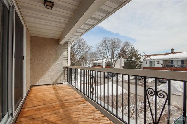 17 Estelle Crescent, Townhouse with 3 bedrooms, 3 bathrooms and 6 parking in Ottawa ON | Image 23