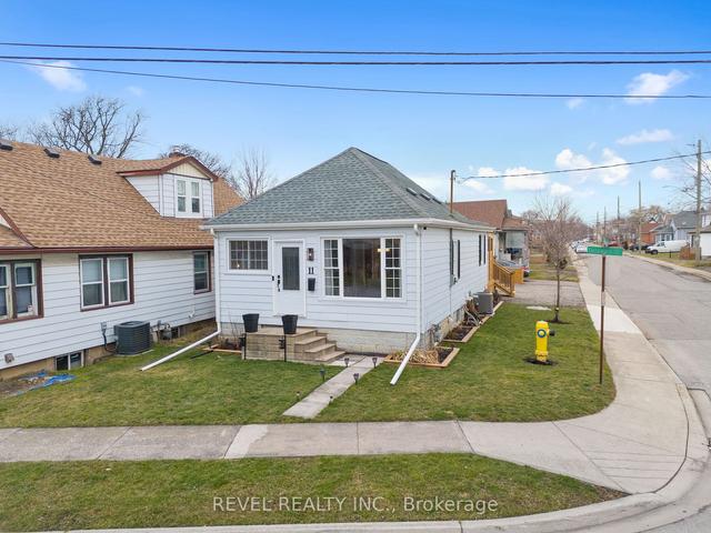 11 Delaware St, House detached with 2 bedrooms, 2 bathrooms and 2 parking in St. Catharines ON | Image 27