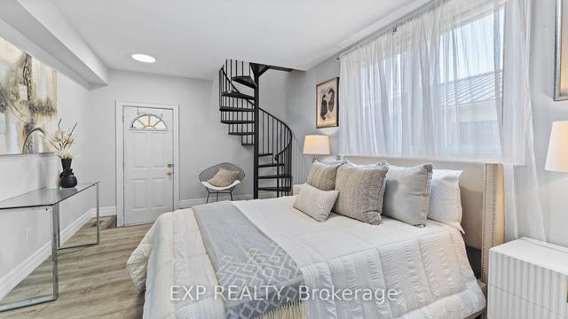 30 Greendale Ave, House detached with 3 bedrooms, 4 bathrooms and 6 parking in Toronto ON | Image 4