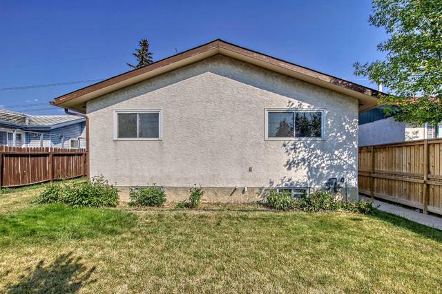 411 68 Street Ne, House detached with 3 bedrooms, 1 bathrooms and 3 parking in Calgary AB | Image 37
