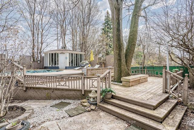 75 Shilton Rd, House detached with 4 bedrooms, 3 bathrooms and 9 parking in Toronto ON | Image 25