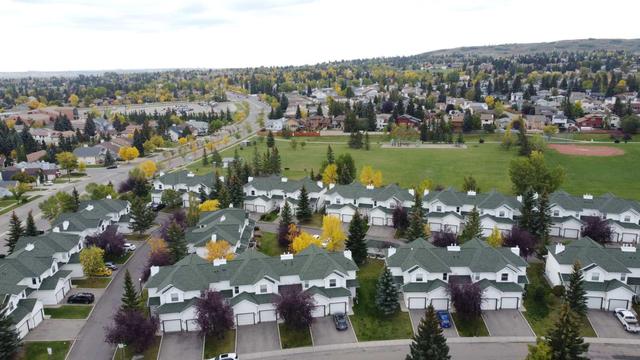 5 Sandpiper Link Nw, Home with 3 bedrooms, 1 bathrooms and 2 parking in Calgary AB | Image 7