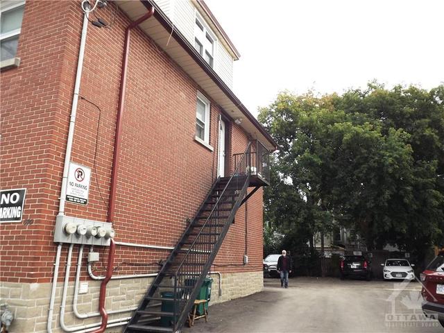 3 - 570 Gladstone Avenue, Condo with 2 bedrooms, 1 bathrooms and 1 parking in Ottawa ON | Image 3