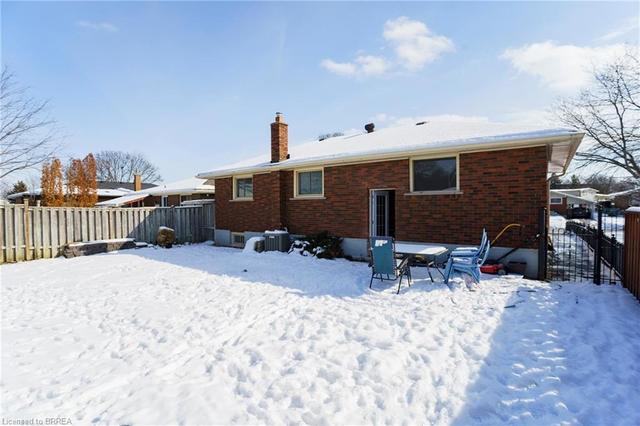 45 Buckingham Street, House detached with 2 bedrooms, 1 bathrooms and 6 parking in Brantford ON | Image 27