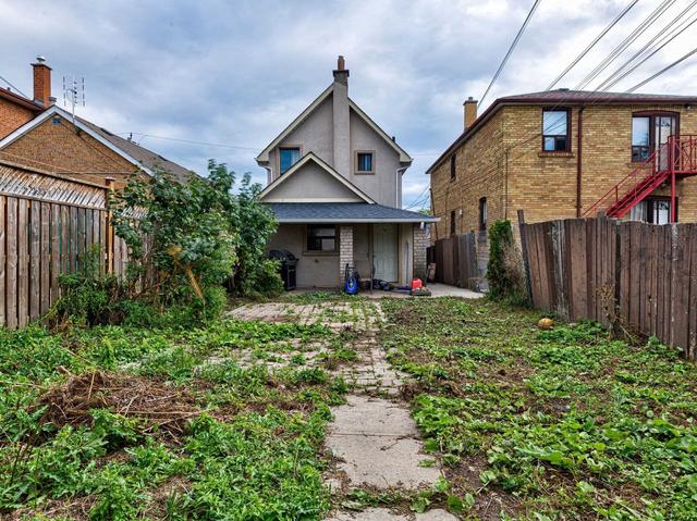 38 Eversfield Rd, House detached with 2 bedrooms, 3 bathrooms and 1 parking in Toronto ON | Image 2
