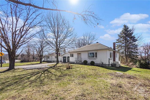 1532 Old Montreal Road, House detached with 3 bedrooms, 2 bathrooms and 6 parking in Ottawa ON | Image 24