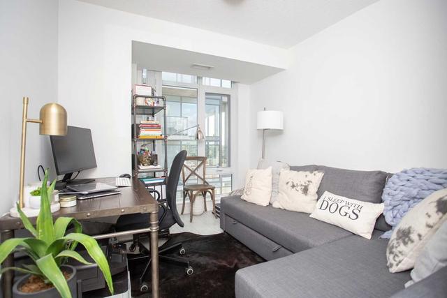 1606 - 525 Adelaide St W, Condo with 3 bedrooms, 2 bathrooms and 1 parking in Toronto ON | Image 3