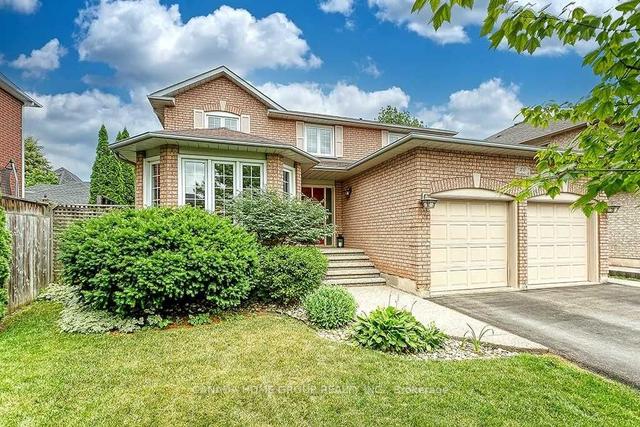 20 Inverhuron Tr, Home with 2 bedrooms, 1 bathrooms and 4 parking in Oakville ON | Image 1