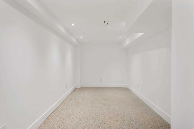 100 Sumach St, House attached with 3 bedrooms, 3 bathrooms and 0 parking in Toronto ON | Image 10