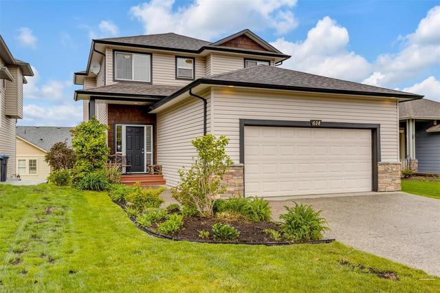 614 South Crest Drive, House detached with 4 bedrooms, 3 bathrooms and 4 parking in Kelowna BC | Card Image