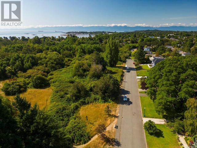 2695 Lansdowne Rd, House detached with 4 bedrooms, 5 bathrooms and 4 parking in Oak Bay BC | Image 48