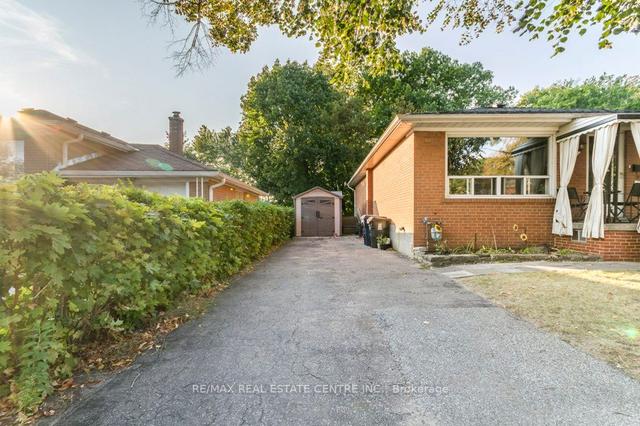 16 Brendwin Rd, House detached with 3 bedrooms, 2 bathrooms and 2 parking in Toronto ON | Image 24