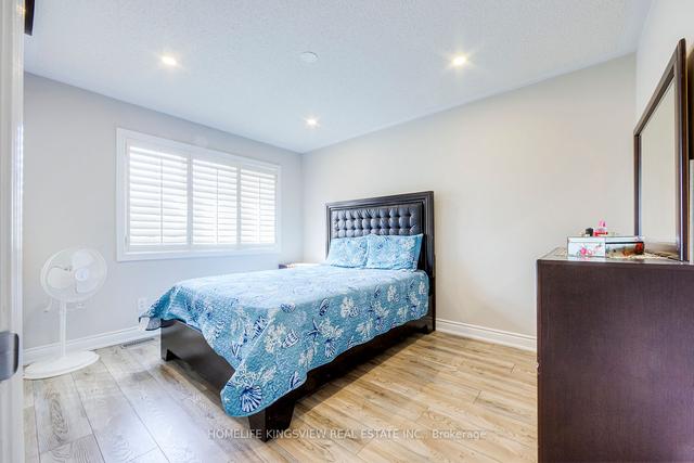 22 Windward Cres, House semidetached with 3 bedrooms, 4 bathrooms and 4 parking in Vaughan ON | Image 21