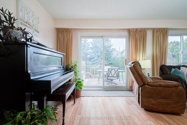4 Lionhead Tr, House detached with 4 bedrooms, 3 bathrooms and 3 parking in Toronto ON | Image 3