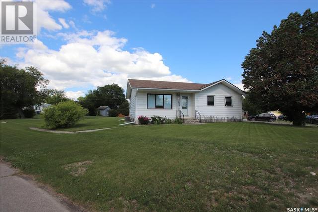 701 4th Avenue, House detached with 2 bedrooms, 2 bathrooms and null parking in Raymore SK | Image 28