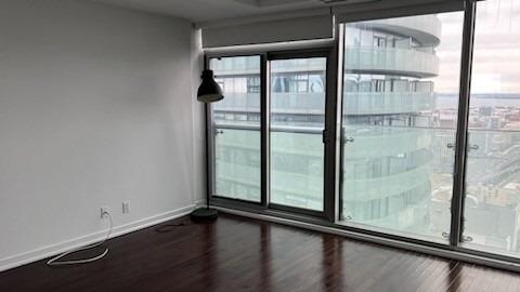 3906 - 14 York St, Condo with 2 bedrooms, 1 bathrooms and 1 parking in Toronto ON | Image 11