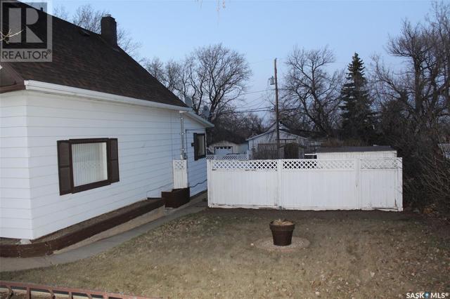 409 Mann Avenue, House detached with 3 bedrooms, 2 bathrooms and null parking in Radville SK | Image 41