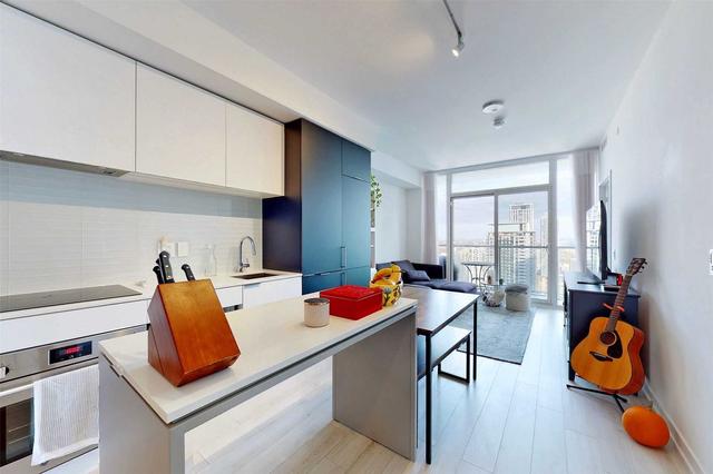2104 - 33 Helendale Ave, Condo with 1 bedrooms, 1 bathrooms and 0 parking in Toronto ON | Image 4