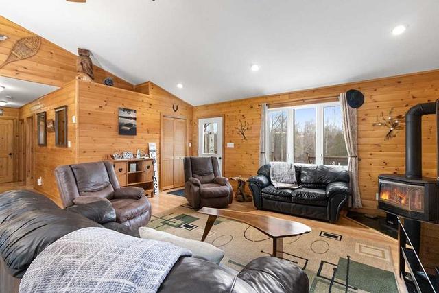 104 Maple Dr, House detached with 3 bedrooms, 2 bathrooms and 6 parking in Northern Bruce Peninsula ON | Image 13