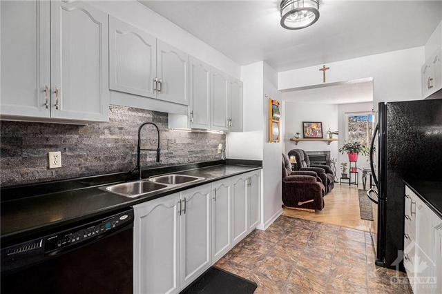 80 Castlegreen Private, Townhouse with 3 bedrooms, 3 bathrooms and 2 parking in Ottawa ON | Image 12