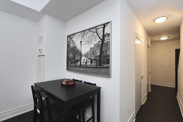 th-104 - 90 Niagara St S, Townhouse with 2 bedrooms, 2 bathrooms and 1 parking in Toronto ON | Image 2