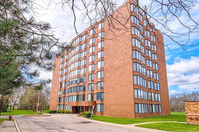 403 - 180 Limeridge Rd W, Condo with 2 bedrooms, 1 bathrooms and 1 parking in Hamilton ON | Card Image