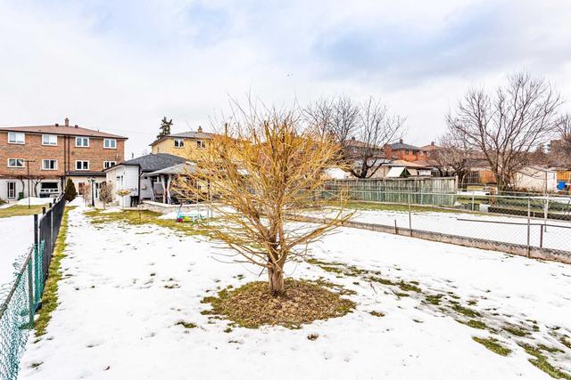 17 Gotham Crt, House semidetached with 3 bedrooms, 3 bathrooms and 7 parking in Toronto ON | Image 35