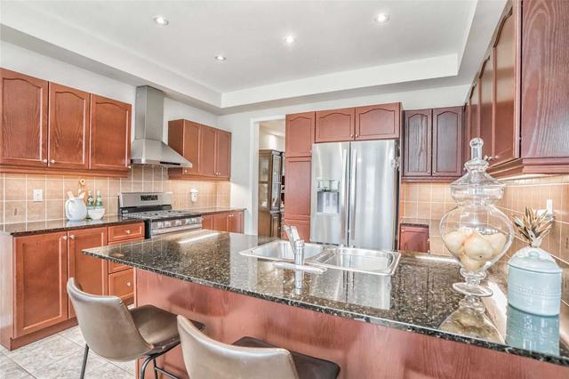 8 Solway Cres, House detached with 5 bedrooms, 5 bathrooms and 6 parking in Ajax ON | Image 4