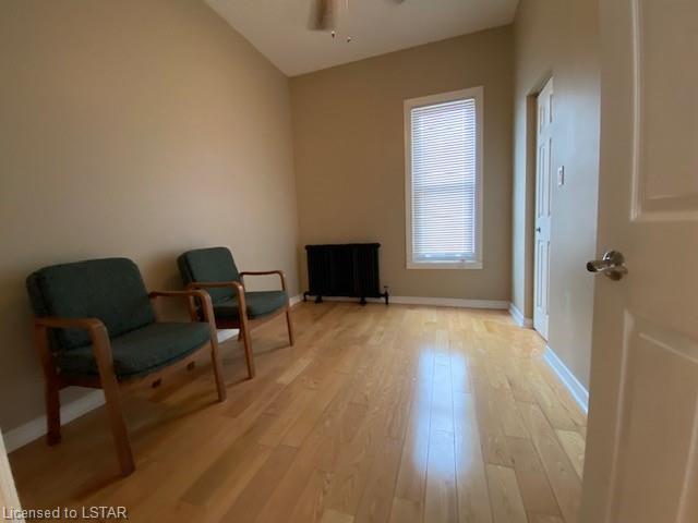 359 Russell Street S, House detached with 3 bedrooms, 1 bathrooms and 2 parking in Sarnia ON | Image 2