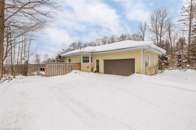 65 Cathedral Pines Road, House detached with 4 bedrooms, 3 bathrooms and 10 parking in Oro Medonte ON | Image 2