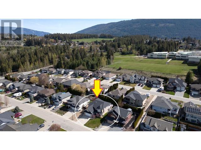 1770 23 Street Ne, House detached with 5 bedrooms, 3 bathrooms and 2 parking in Salmon Arm BC | Image 9