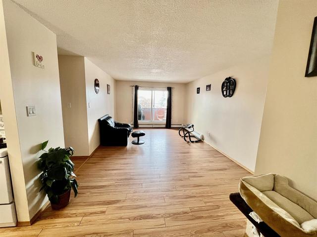 10 - 5538 49 Avenue, Condo with 2 bedrooms, 1 bathrooms and 1 parking in Lloydminster (Part) SK | Image 4