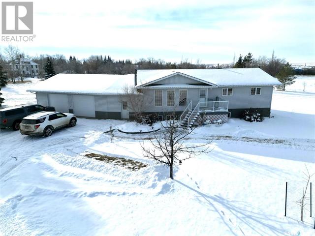 800 Mckenzie Street N, House detached with 5 bedrooms, 3 bathrooms and null parking in Outlook SK | Image 2