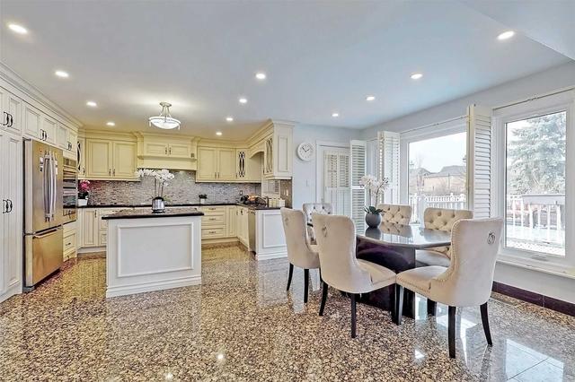 398 Weldrick Rd E, House detached with 5 bedrooms, 4 bathrooms and 6 parking in Richmond Hill ON | Image 4