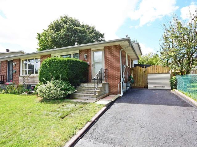 27 Madoc Dr, House semidetached with 4 bedrooms, 2 bathrooms and 3 parking in Brampton ON | Image 1