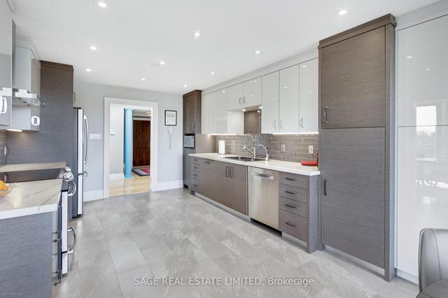 606 - 225 The Donway W, Condo with 2 bedrooms, 3 bathrooms and 2 parking in Toronto ON | Image 3