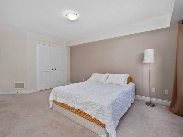 1551 Eglinton Ave W, House attached with 4 bedrooms, 4 bathrooms and 4 parking in Mississauga ON | Image 7