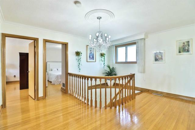 190 Gracefield Ave, House detached with 4 bedrooms, 5 bathrooms and 5 parking in Toronto ON | Image 5
