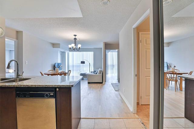 522 - 35 Hollywood Ave, Condo with 2 bedrooms, 2 bathrooms and 1 parking in Toronto ON | Image 5