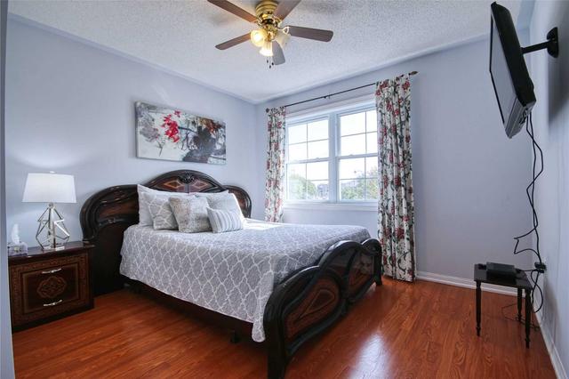 36 Panda Sq, House detached with 4 bedrooms, 5 bathrooms and 4 parking in Toronto ON | Image 5