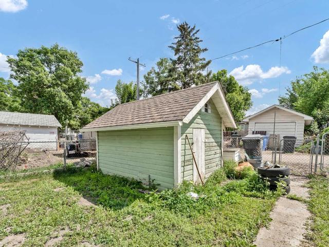 1061 Queen Street Se, House detached with 3 bedrooms, 2 bathrooms and 1 parking in Medicine Hat AB | Image 26