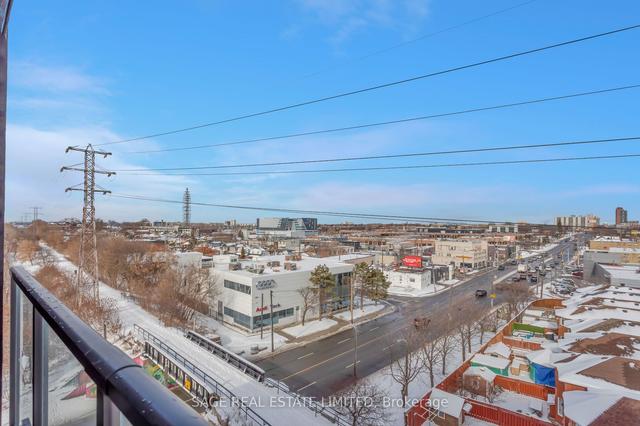 711 - 2433 Dufferin St, Condo with 3 bedrooms, 2 bathrooms and 1 parking in Toronto ON | Image 2
