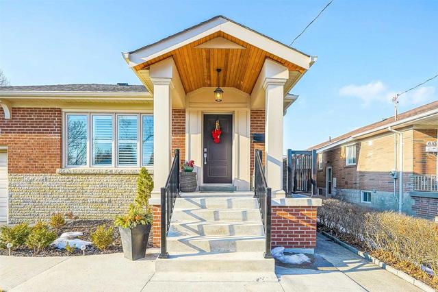 66 Greenfield Dr, House detached with 3 bedrooms, 2 bathrooms and 3 parking in Toronto ON | Image 12