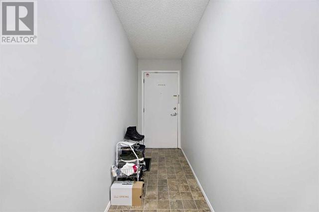 210, - 647 1 Avenue Ne, Condo with 2 bedrooms, 1 bathrooms and 1 parking in Calgary AB | Image 3